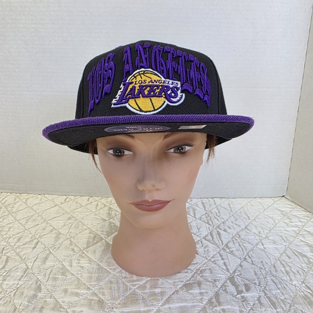 Los Angeles LA Lakers Ultra Game Old English Black & Purple SnapBack Hat Cap NWT